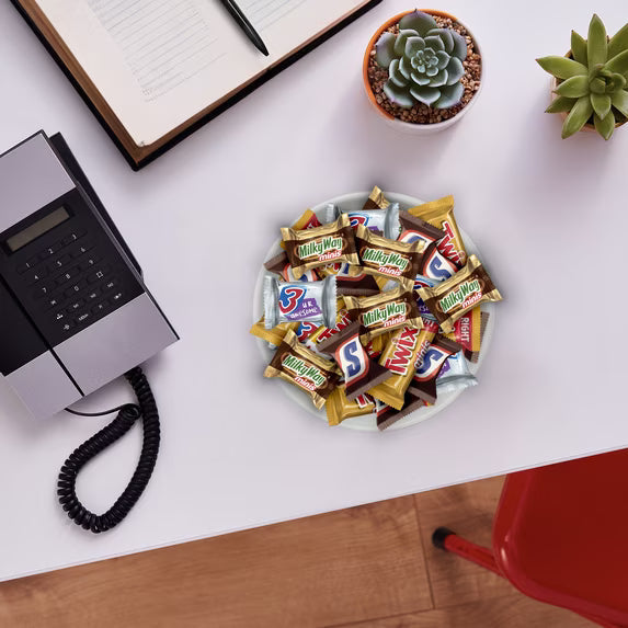 SNICKERS, TWIX & More Minis Chocolate Candy Bars Variety Pack, Assorted Mini Chocolate Candy, 8.31 oz Bag